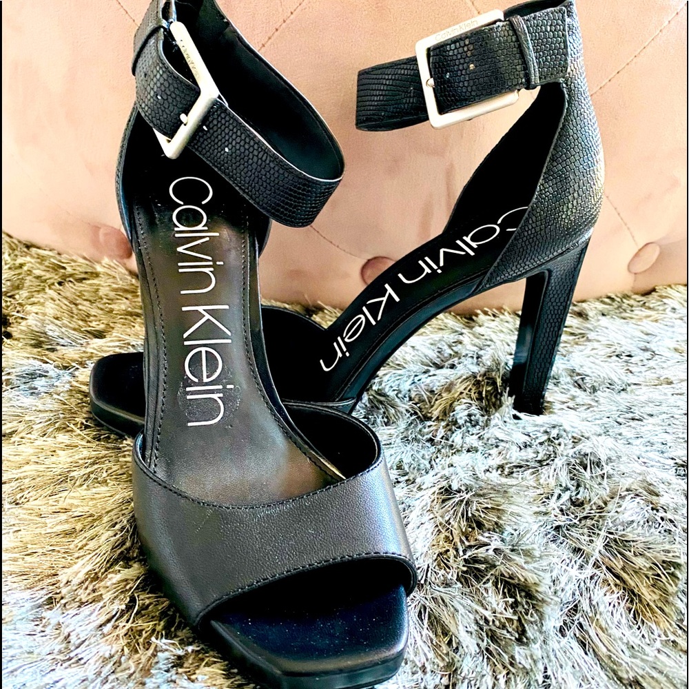 🖤👠CALVIN KLEIN NWOT Black Ankle Strap Open Toe Pump with Thick Heel👠🖤✨✨